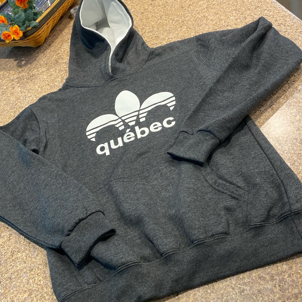 IDEAL Active Apparel Quebec Gray Hoodie Sweatshirt Tag Says Large